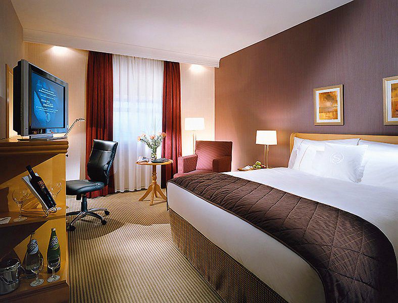 Sheraton Heathrow Hotel Hillingdon Room photo